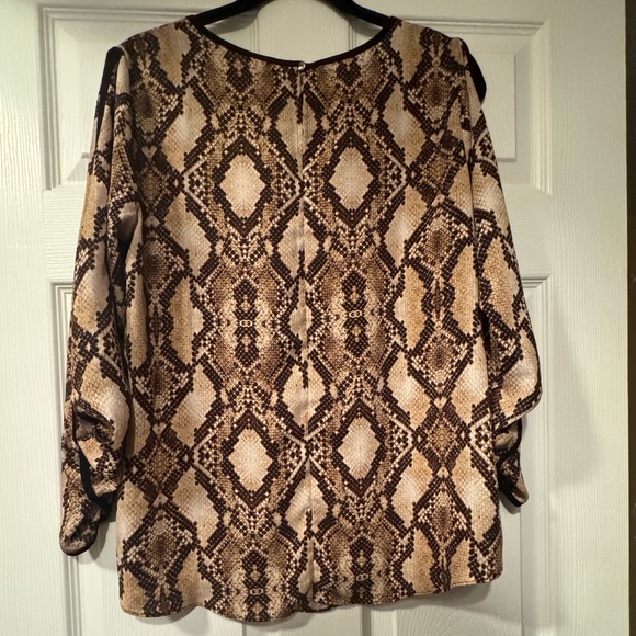 Cato Size Medium Snake Skin Peek a boo sleeve top w/ black trim on arms & collar - Picture 6 of 9